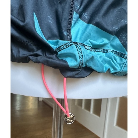 Lululemon Hooded Vest Women's Size 6 Black Blue Geometric Sleeveless Jacket - Picture 7 of 14